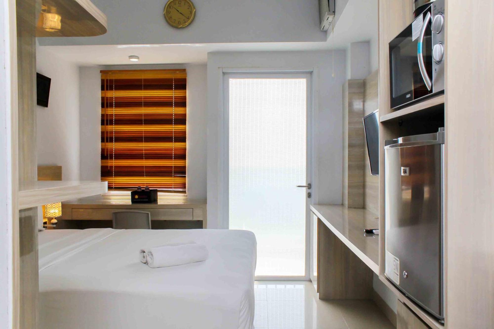 Comfy And Minimalist At Mustika Golf By Travelio Apartemen *