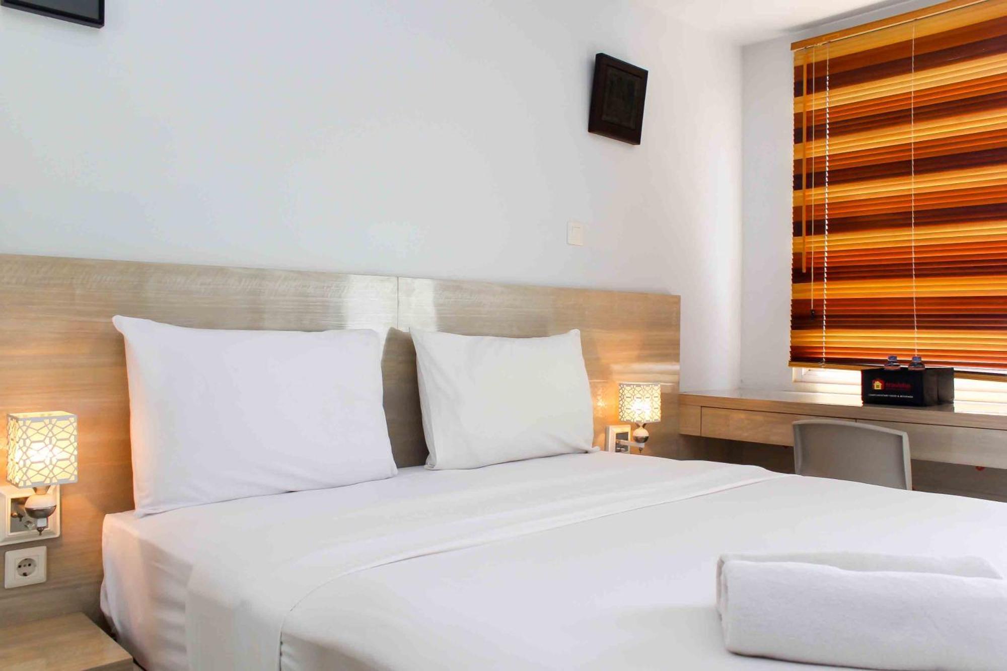 Comfy And Minimalist At Mustika Golf By Travelio Bekasi